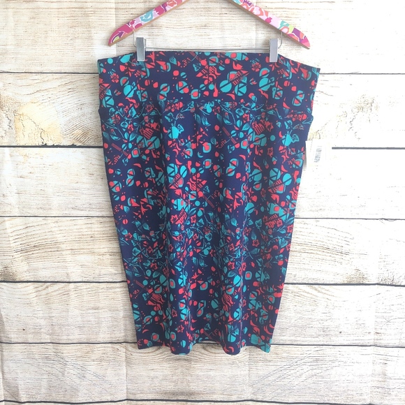 LuLaRoe Dresses & Skirts - NWT LuLaRoe Cassie size 3X // N15